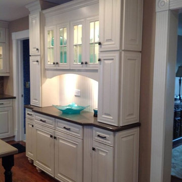 Savannah Maple Two-Tone Kitchen