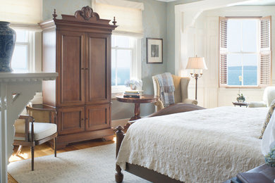 Example of a classic bedroom design in Boston