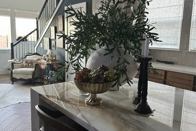 Example of a classic home design design in Austin