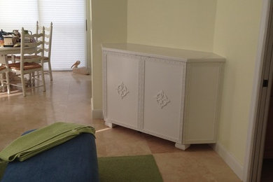 Living room photo in Miami