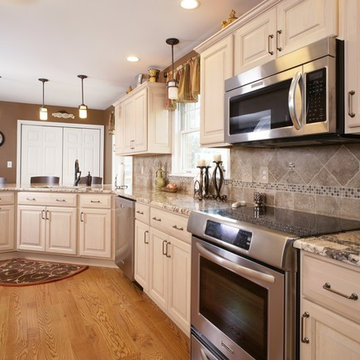 Light maple traditional kitchen