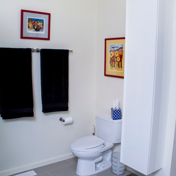 Bates Bathroom (R9474)