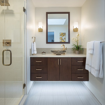 Elegant Modern Master with Gold Accents
