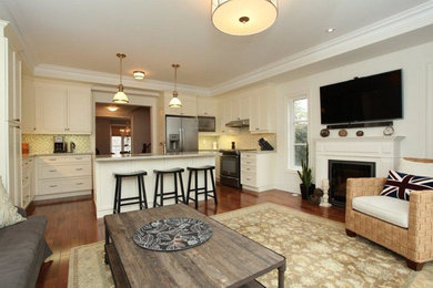 Elegant kitchen photo in Toronto