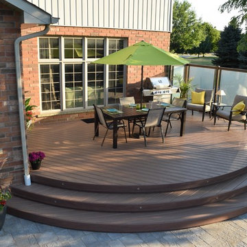 This custom Hickory Dickory Decks shows curves are in with low maintenance Veka.