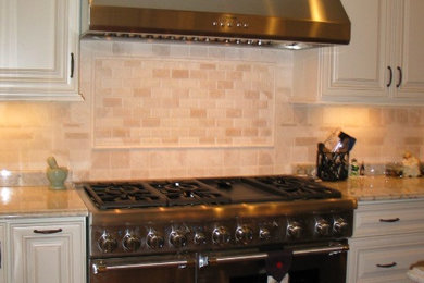 Example of a kitchen design in Atlanta