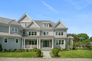 Example of a transitional home design design in New York