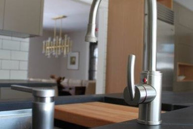 Kitchen photo in Toronto
