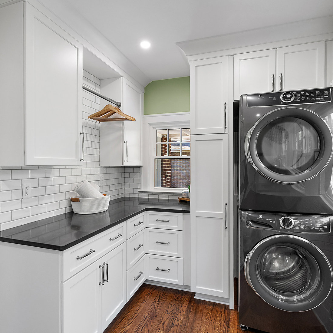 Starmark Maple Roanoake Second Floor Laundry & ADA Bath in Simply White