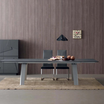 Frau elegant extending dining table by Compar