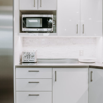 High Gloss Modern Kitchen with Stainless Steel Countertops