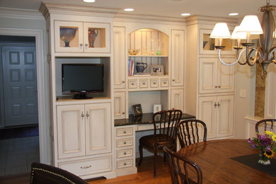 This is an example of a traditional kitchen in Boston.