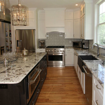 Elegant Pendant Kitchen in Black & White