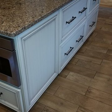 Omega Morocco Two Tone Cabinets & Silestone Sienna Ridge Quartz Countertops