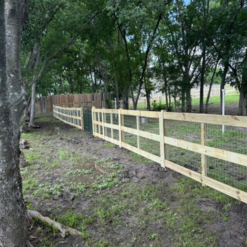 Blue Ridge, TX - Farm & Ranch fence and custom wood privacy fence combo