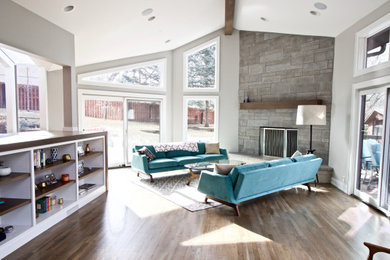 Example of a trendy living room design in Omaha