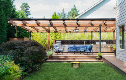 10 Pergola and Shade Cover Pairings That Help Beat the Sun