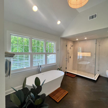 Spacious & Contemporary Bathroom