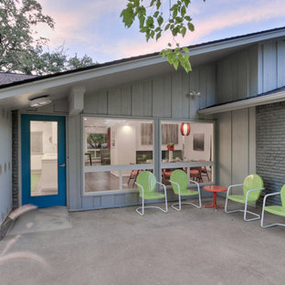 ダラスの中サイズのミッドセンチュリースタイルのおしゃれなテラス・中庭の写真