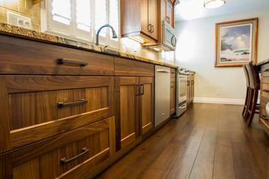 Elegant kitchen photo in Toronto