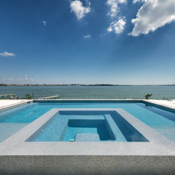 Clean & Contemporary Lakefront