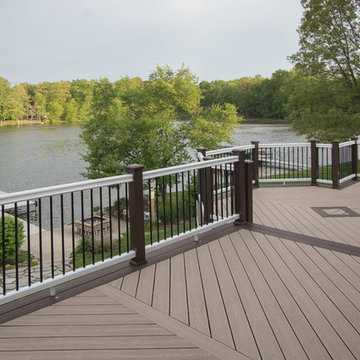 Panoramic Lounge Deck over Lake Templene
