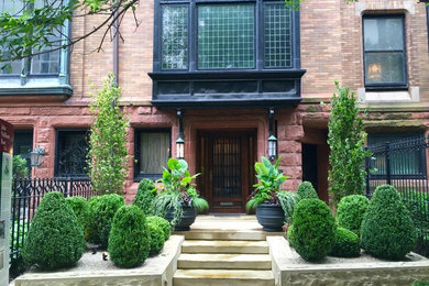 Inspiration for a partial sun front yard stone landscaping in Chicago.