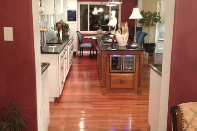 Inspiration for a timeless kitchen remodel in Austin