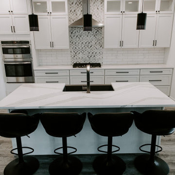 White & Black Modern Farmhouse Kitchen