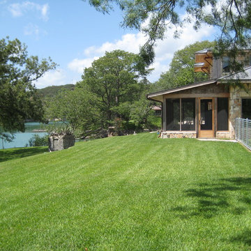 Open Backyard Concept for Lakeside View