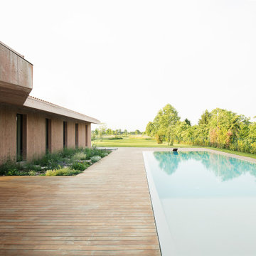 201_House with a pool