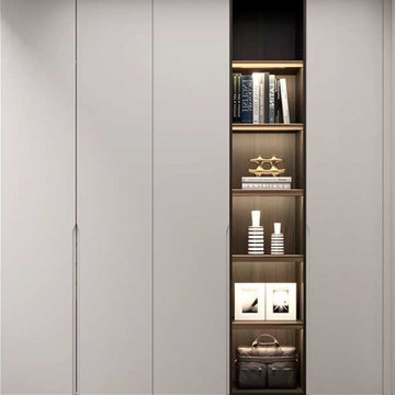 Reach in closet