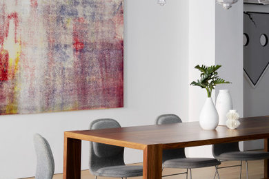 Dining room - mid-century modern dining room idea in New York