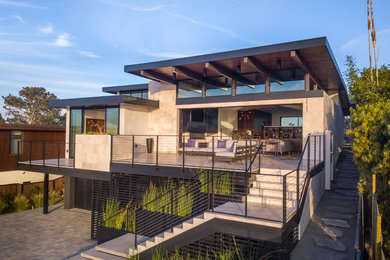 Home design - mid-century modern home design idea in San Diego