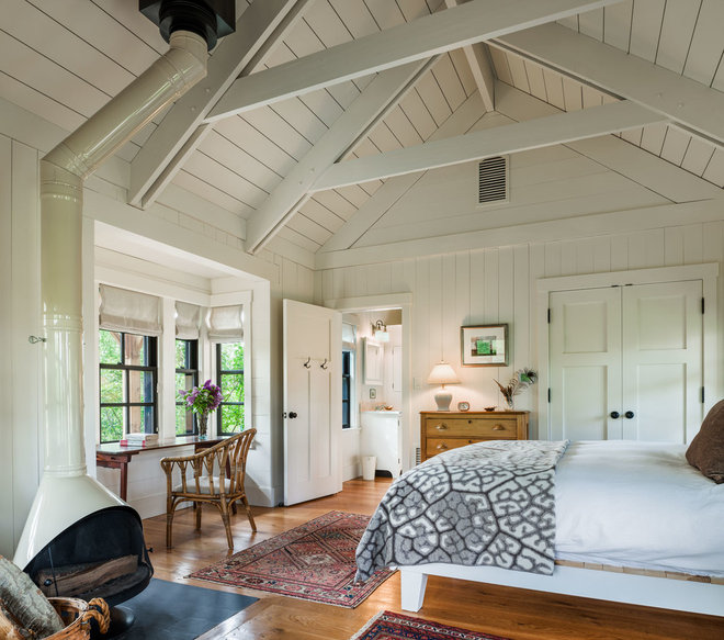 Farmhouse Bedroom by Reed Axelrod Architects