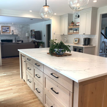 Stunning, Spacious Dura Supreme Kitchen