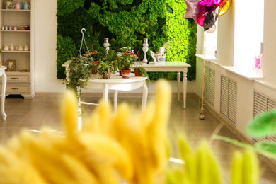 Вертикальное озеленение салона цветов "Флаура"