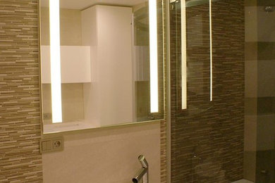 Example of a minimalist bathroom design in Other