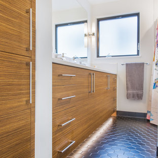 Esempio di una stanza da bagno minimalista