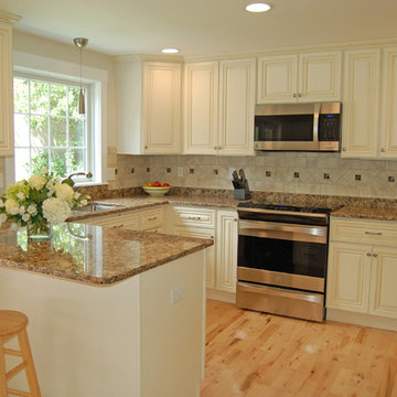 Contemporary Cape Cod Kitchen