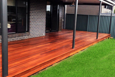Inspiration for a modern deck in Melbourne.