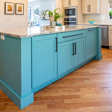 Oconomowoc's Coastal Retreat: A Beach-Inspired Kitchen Oasis