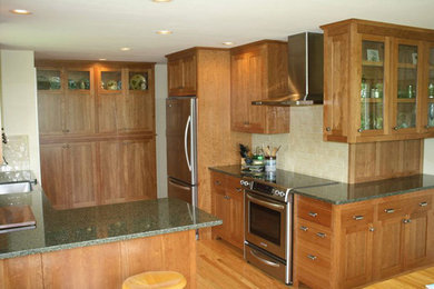 Example of an arts and crafts kitchen design in Montreal