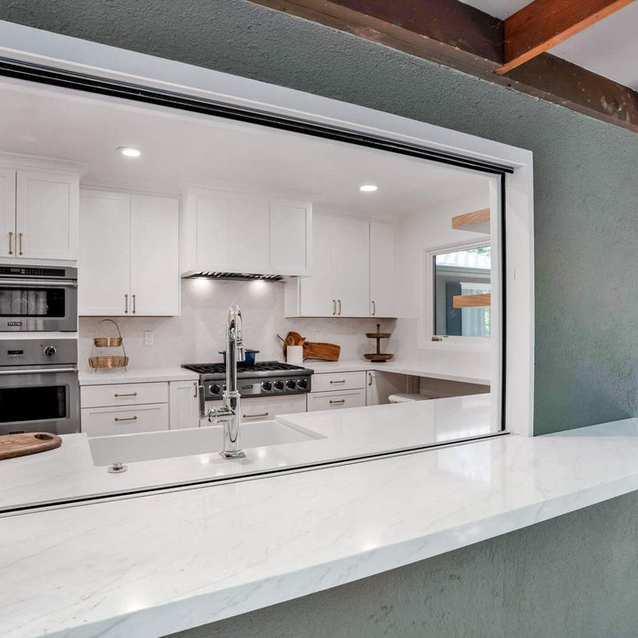 Example of a kitchen design in San Francisco