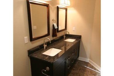 Elegant bathroom photo in Cedar Rapids