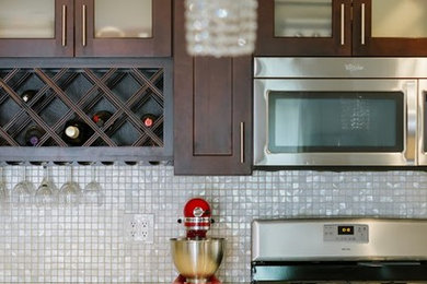 Kitchen photo in Los Angeles