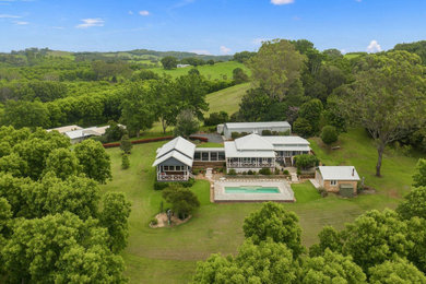 Photo of an expansive country house exterior in Sydney.