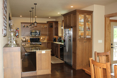 Kitchen - traditional kitchen idea in Other