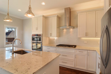 Kitchen - kitchen idea in Chicago