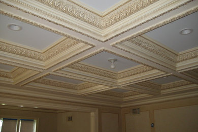 Example of a classic dining room design in New York